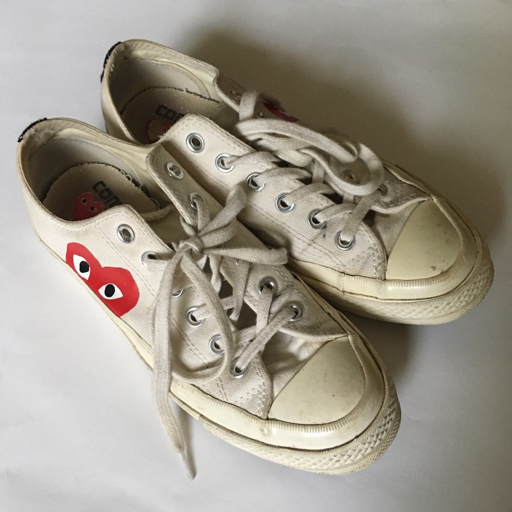Comme des garçons play heart red cream converse